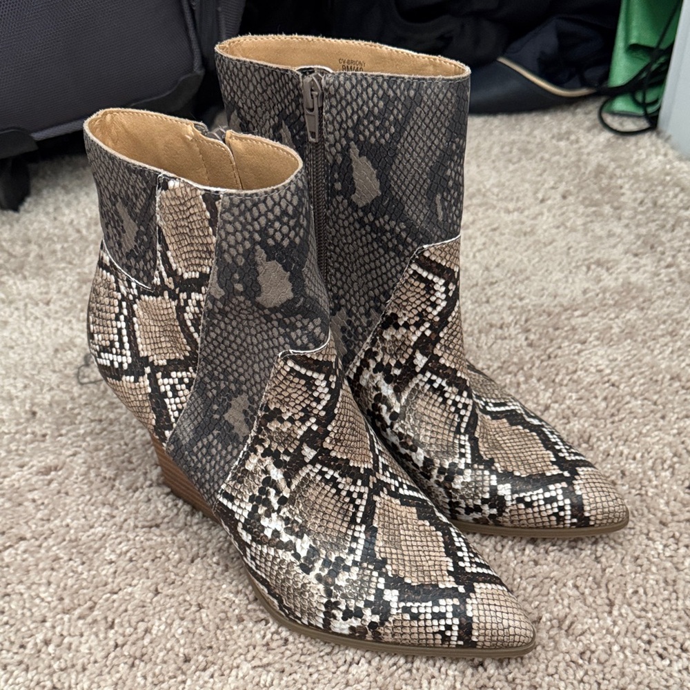 Crown Vintage Snakeskin Pattern Ankle Booties
